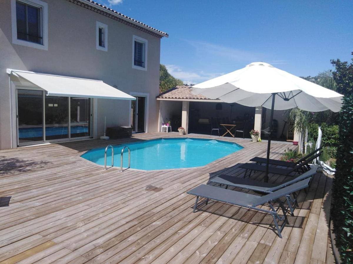 Au calme - proche mer - piscine chauffée 1