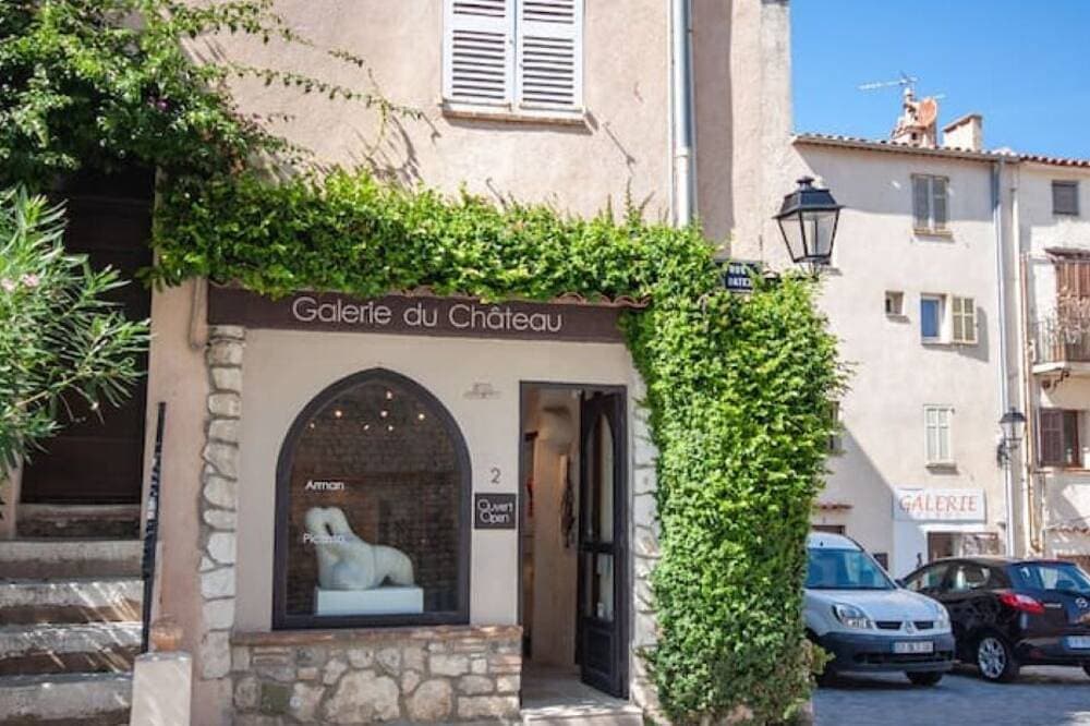 Foto 9 von 27: New 3 beds apartment in Old town Antibes. Garage