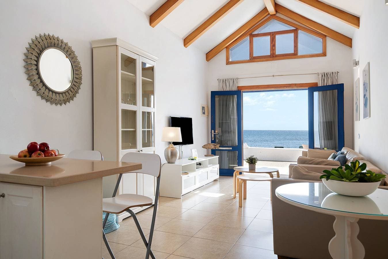 Foto 6 von 26: Ferienhaus La Mariana mit direktem Meerblick, WLAN, Terrasse und Grill