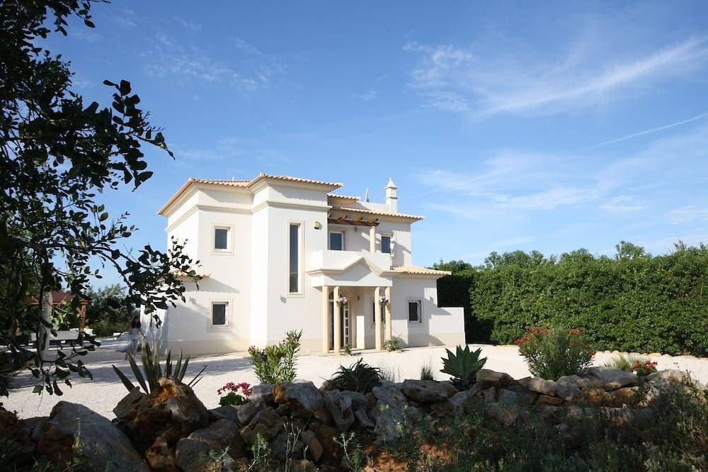 Makellose und luxuriöse moderne Villa mit großem Infinity-Pool und Spa (für 10 Personen) 1