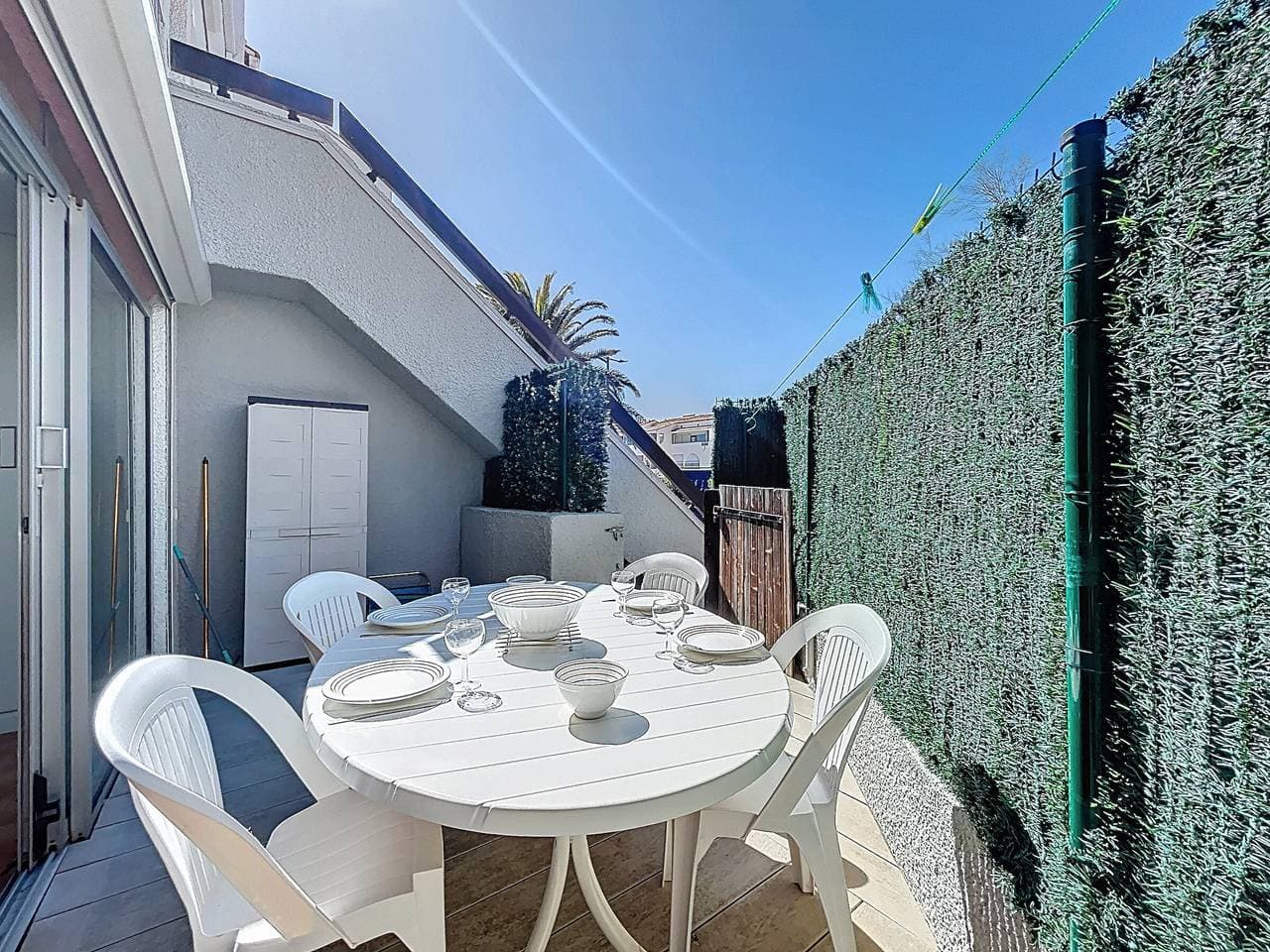 Foto 12 von 15: Meerblick-Apartment mit Terrasse und Pool
