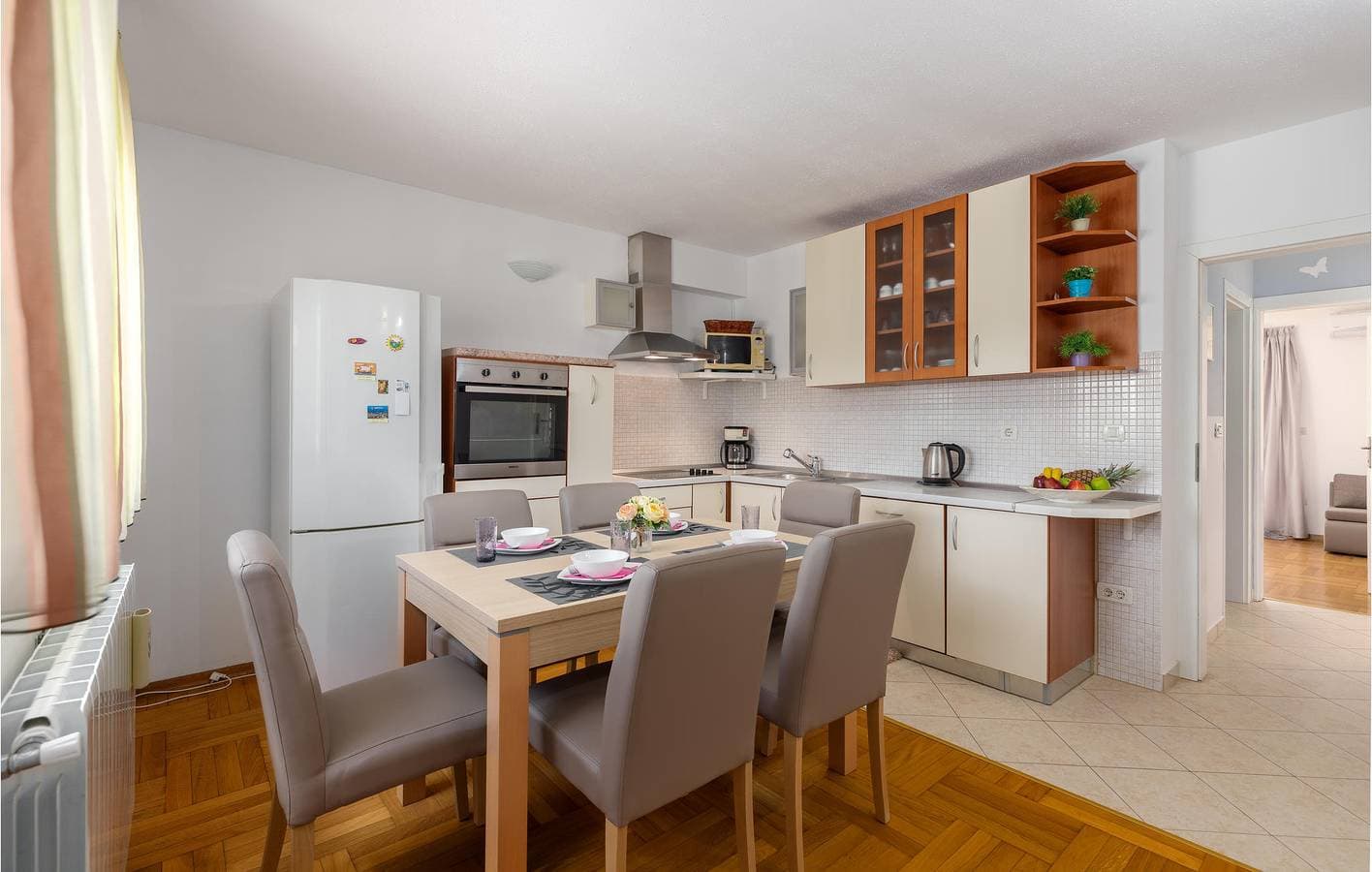 Foto 4 von 30: Gemütliche 100 m² große Wohnung mit Pool und Parkplatz in der Nähe des Stadtzentrums von Zbandaj