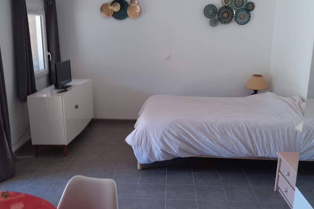 Foto 5 von 13: 30 m2 furnished apartment near shops and metro