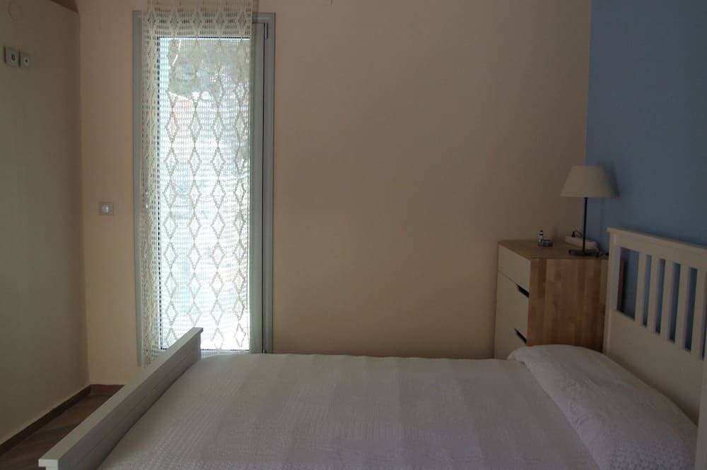 Foto 4 von 24: Ein schönes Steinhaus am Strand mit einem großen Garten und Hof in Lakka Paxos.