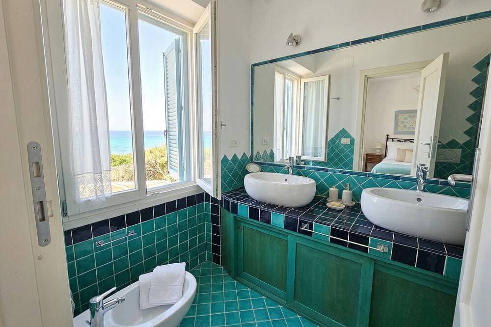 Foto 5 von 30: ClickSardegna - Villa Horizon mit Whirlpool und Blick auf die Bucht der Nymphen