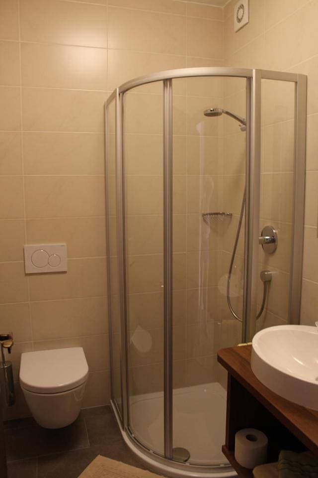 Foto 8 von 9: Double Room with Balcony (2 Adults + 1 Child)