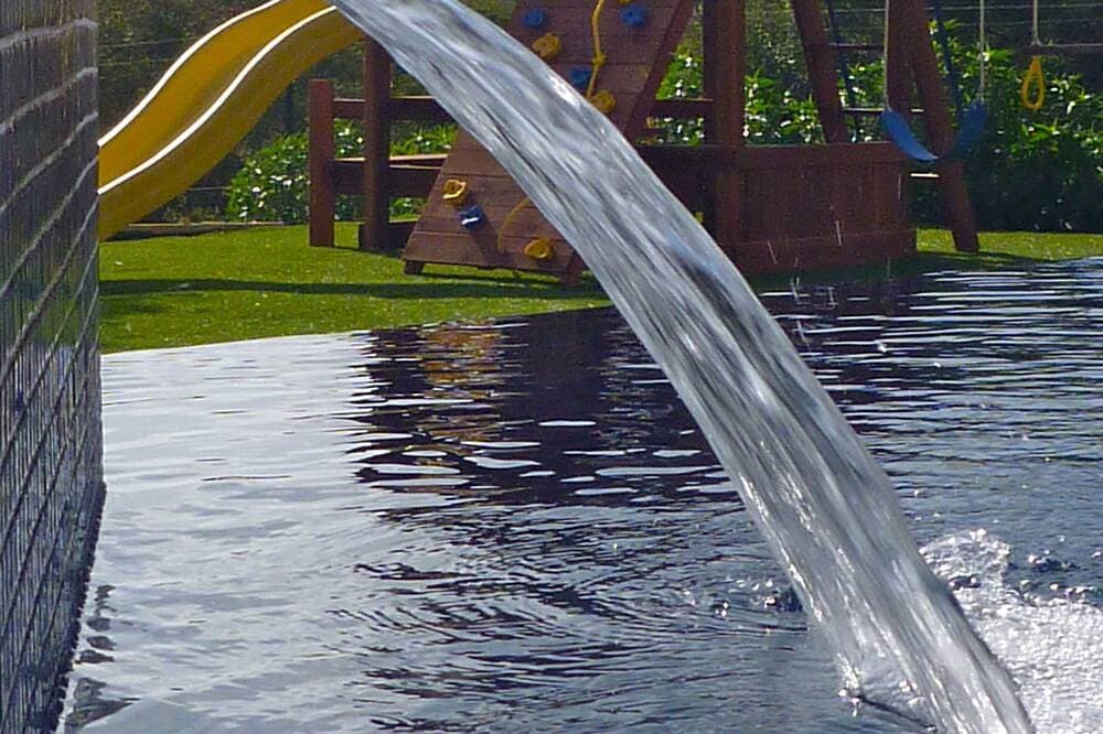Foto 11 von 30: Makellose und luxuriöse moderne Villa mit großem Infinity-Pool und Spa (für 10 Personen)
