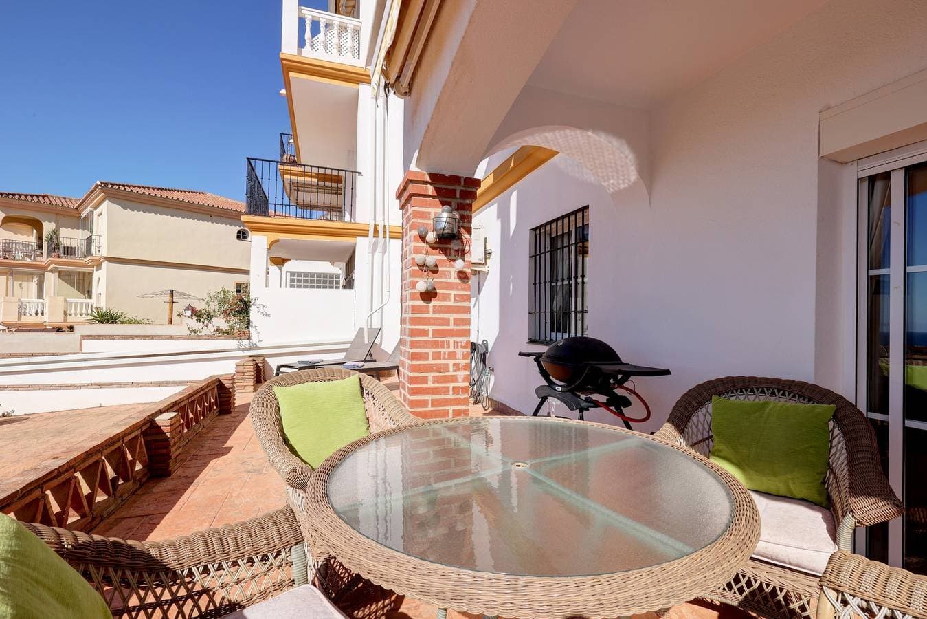 Foto 10 von 26: Ferienwohnung "Fantastischer Meerblick auf 80 qm Terrasse" mit Pool und WLAN