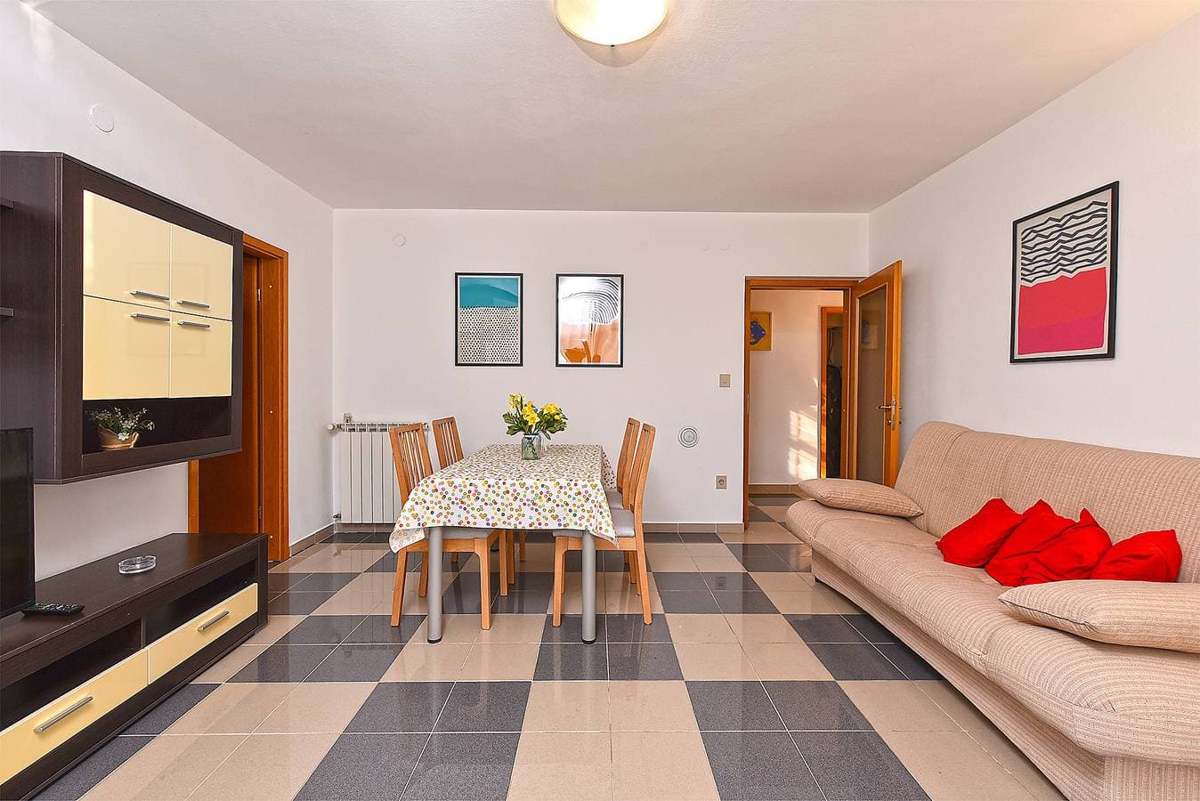 Foto 7 von 20: Ferienwohnung für 4 Personen mit Terrasse