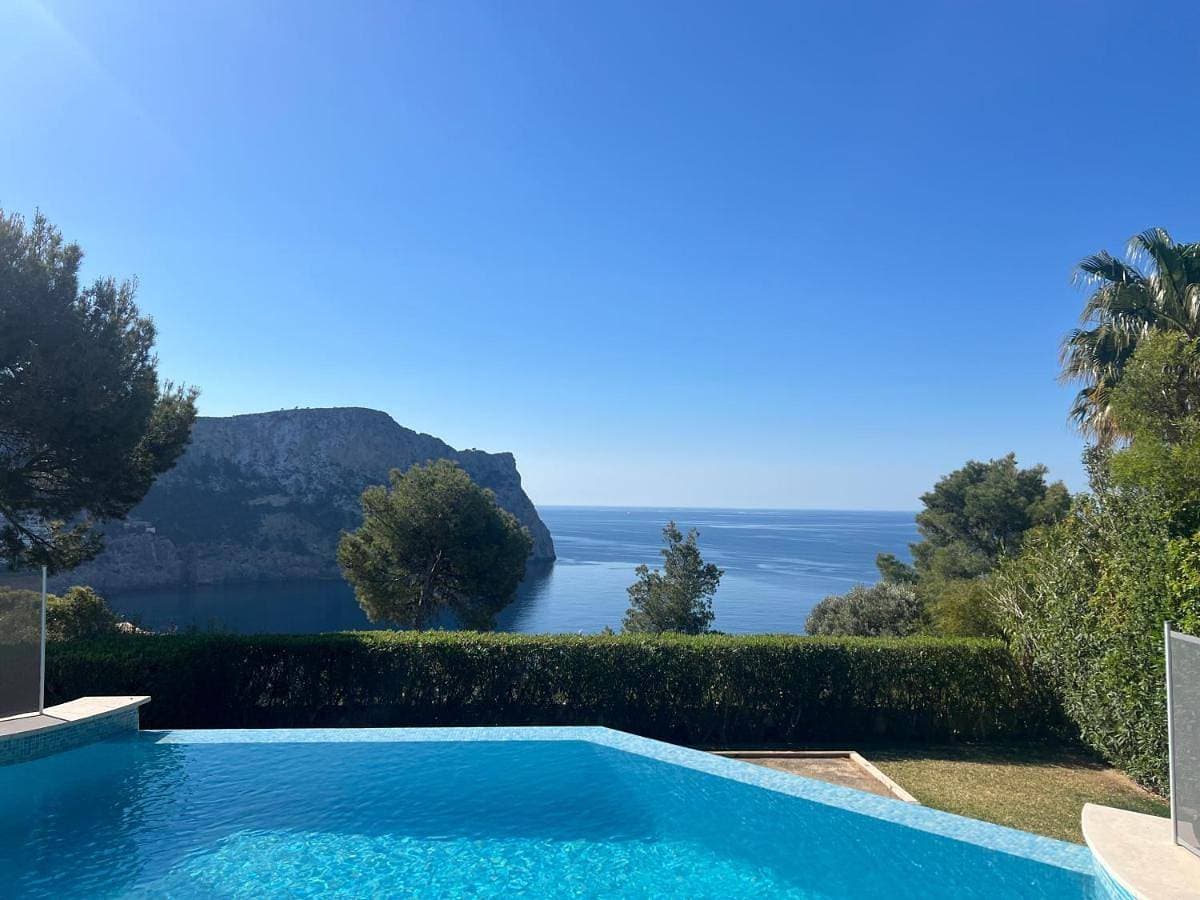 Villa with amazing sea views 1