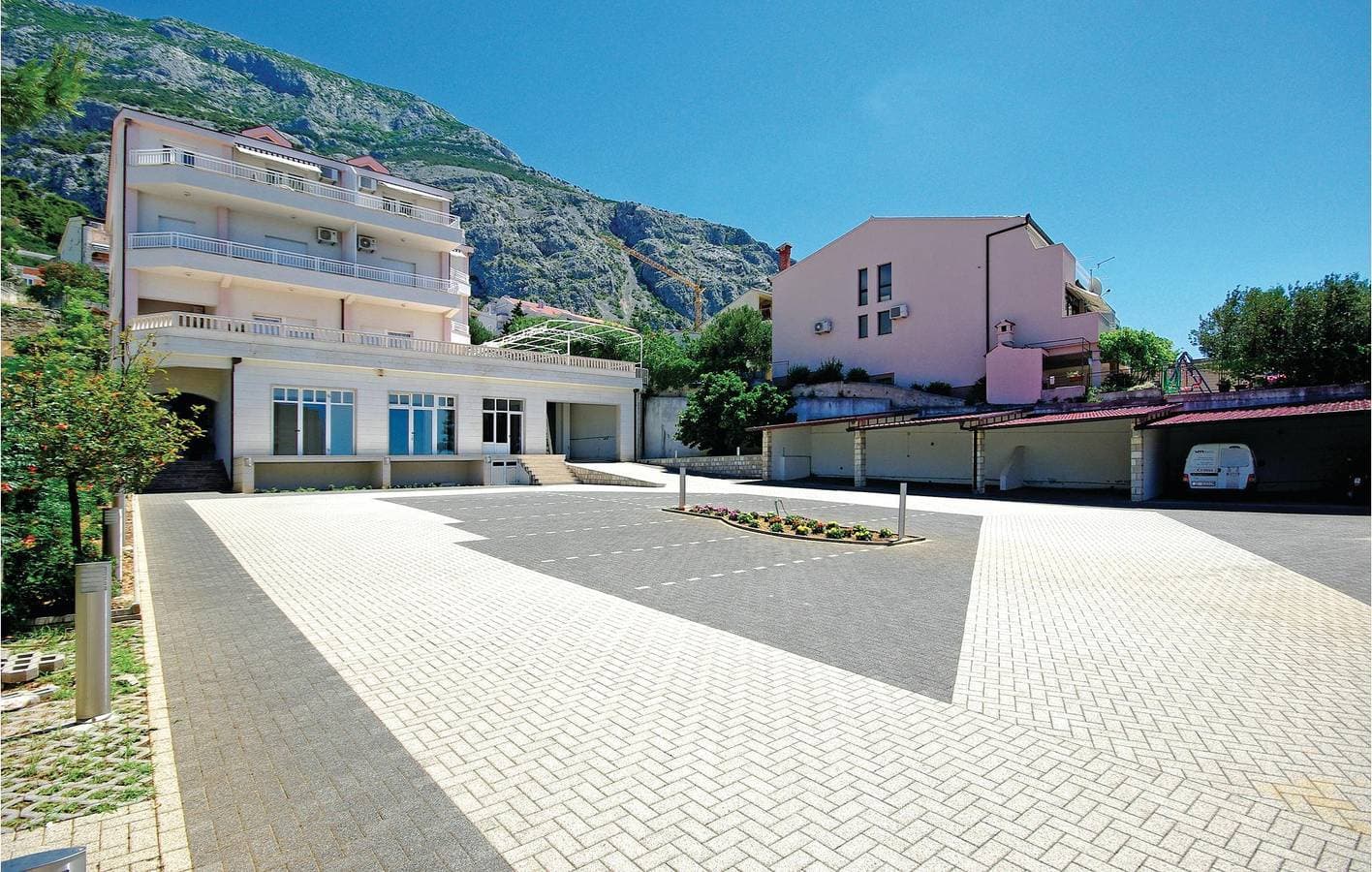 Modernes Apartment mit Terrasse, 800 m vom Zentrum von Makarska und 700 m von der Küste entfernt 1