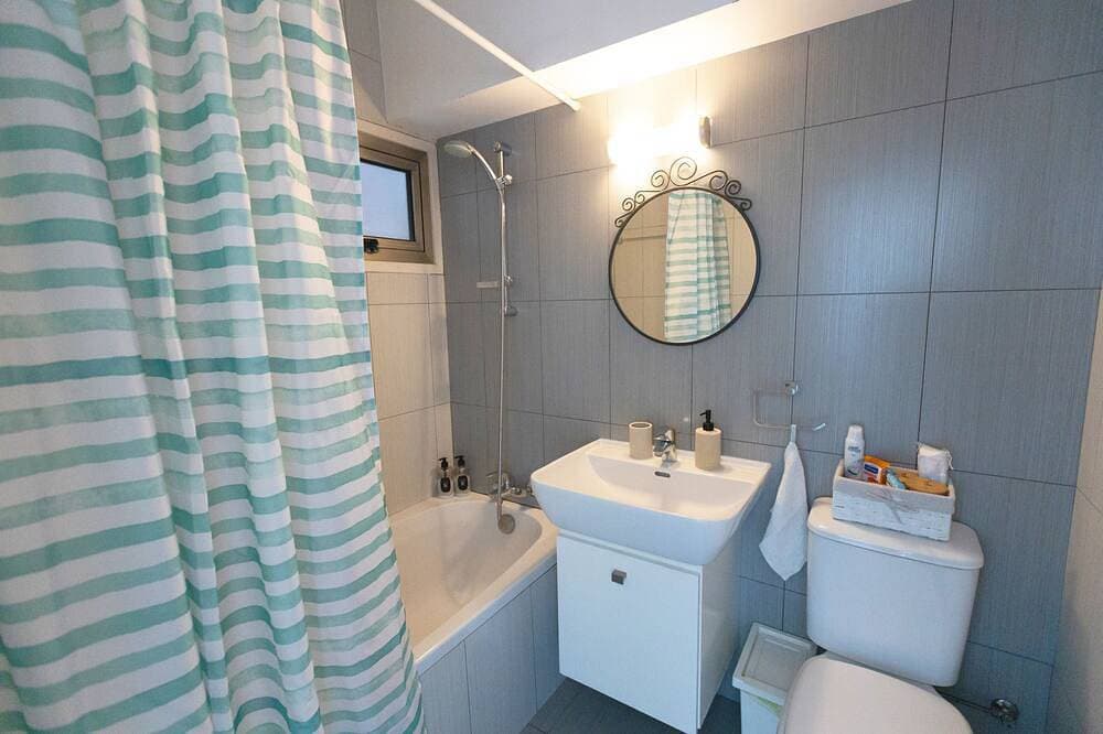 Foto 6 von 17: One-bedroom seafront apartment on Mackenzie with stunning sea views.