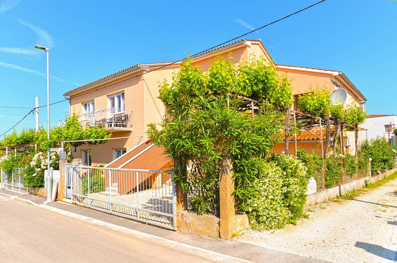 Foto 11 von 42: Ferienwohnung für 4 Personen mit Terrasse