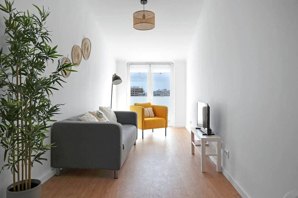Foto 13 von 22: Almada Apt | Balcony w/ River View
