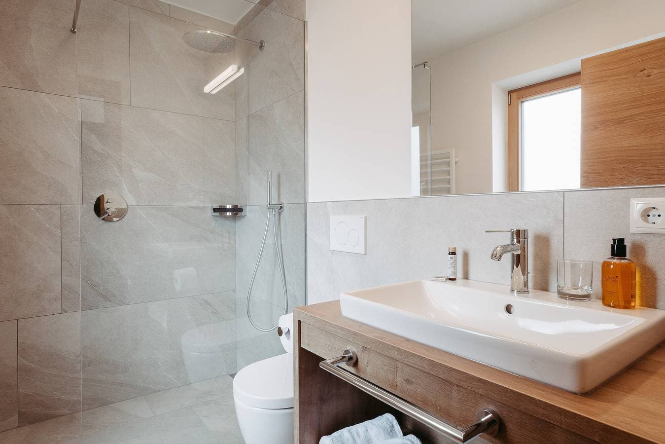 Foto 4 von 16: Ferienwohnung "Torgglbauer 2" mit Bergblick, Pool, Terrasse & WLAN