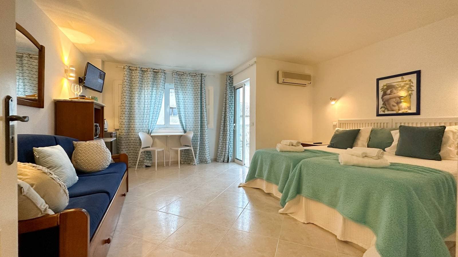Foto 5 von 18: Sofeelings Quarto 2, Baixa de Albufeira