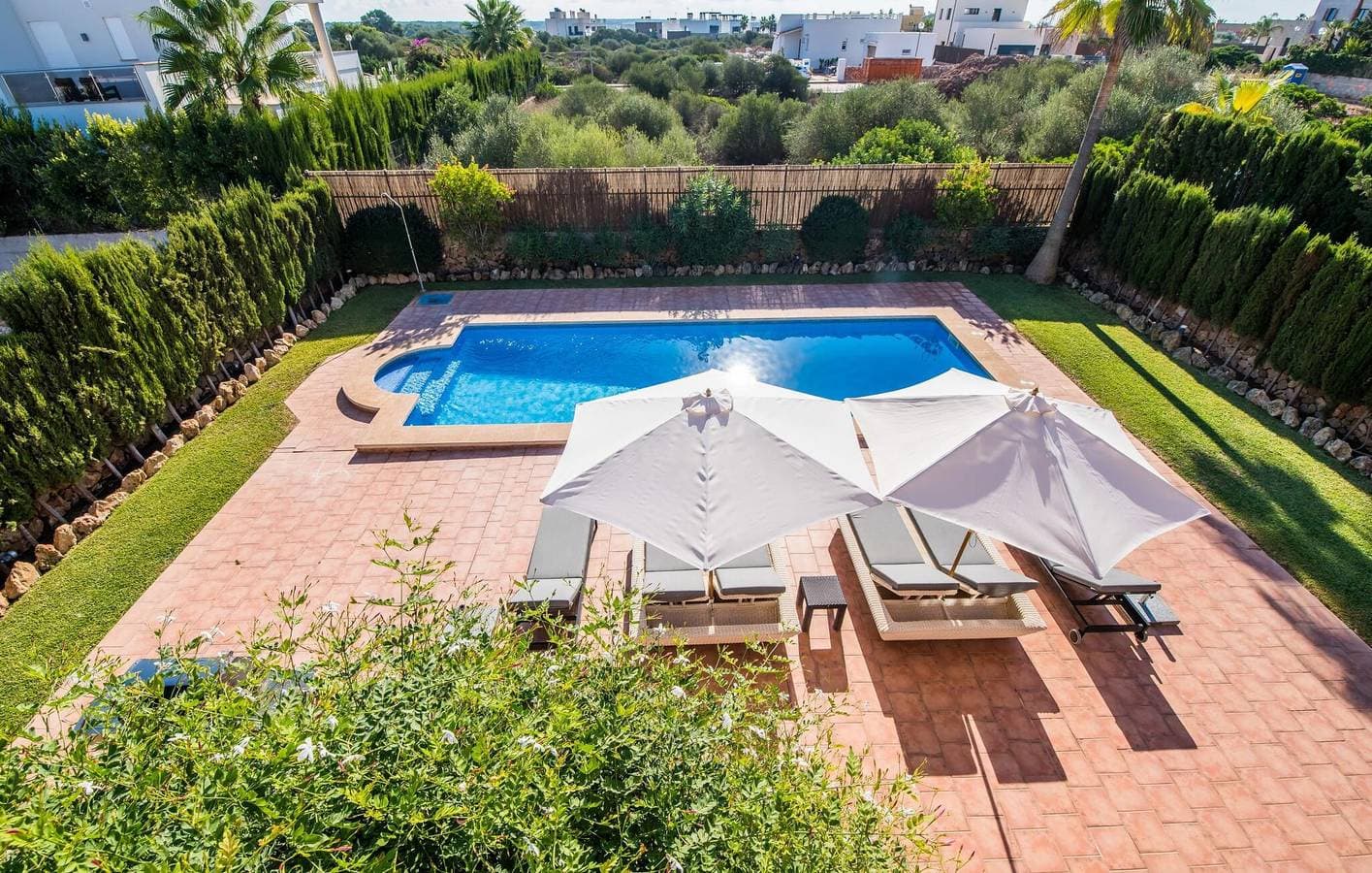 Foto 10 von 42: Gemütliche Strandwohnung mit Terrasse und Grill, 2 km von Playa de Ses Covetes entfernt