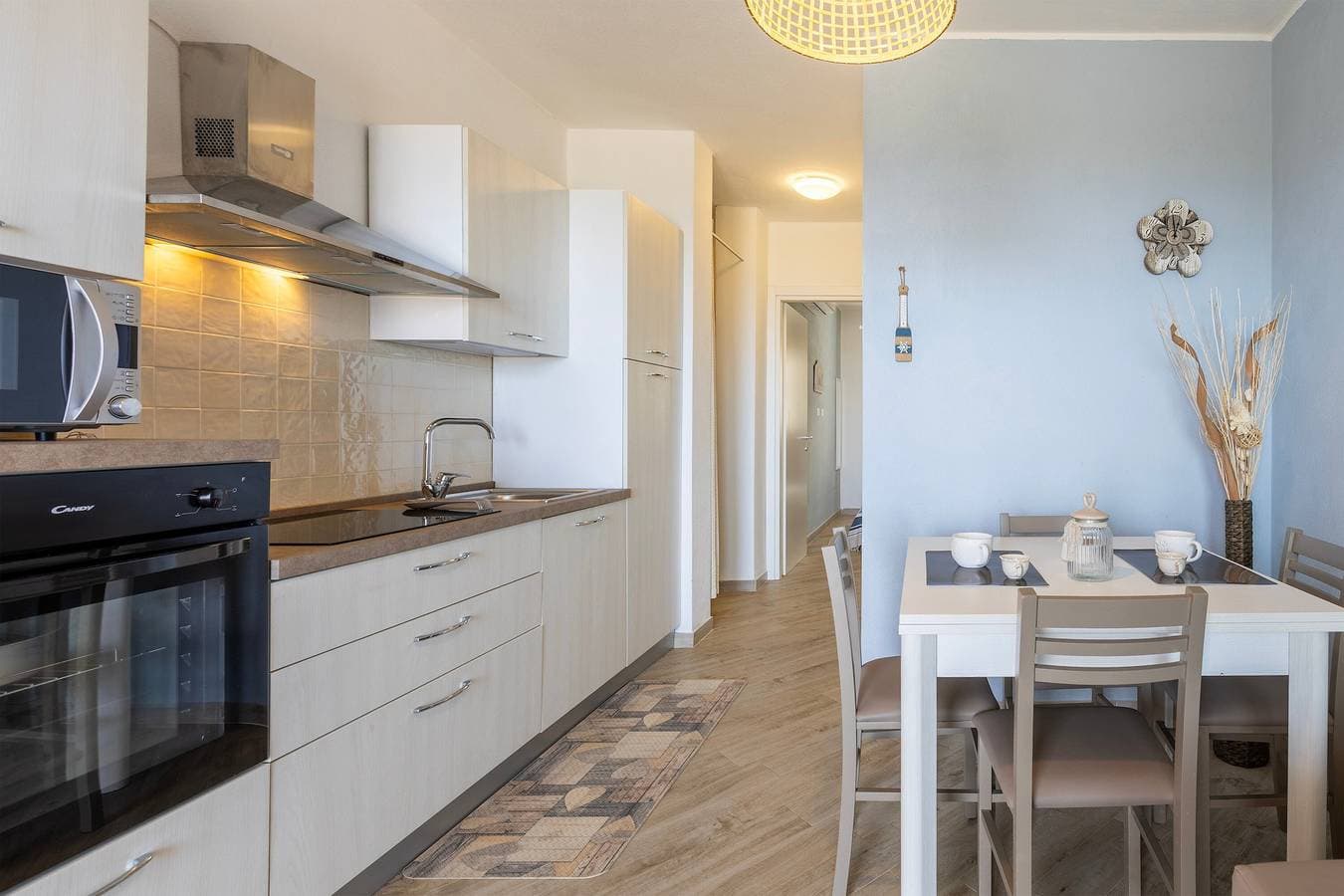 Foto 7 von 28: Ferienwohnung 'Sea View Isola Rossa Apartment' mit Meerblick, WLAN und Klimaanlage