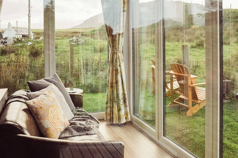Foto 8 von 30: Luxury self-catering cabin - panoramic mountain views, short walk from the beach