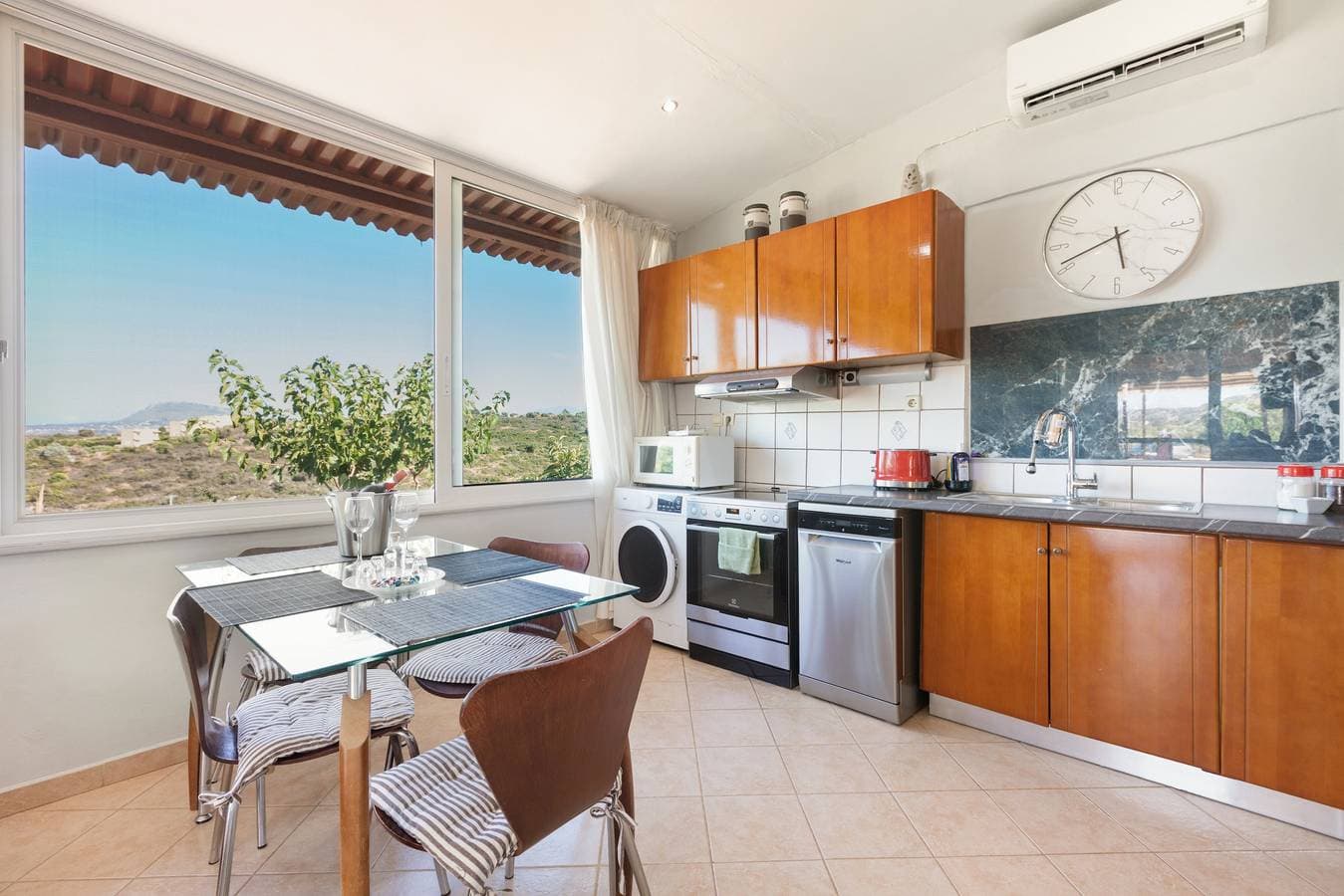 Foto 5 von 33: Ferienhaus „Voula Home“ mit Meerblick, WLAN und Klimaanlage