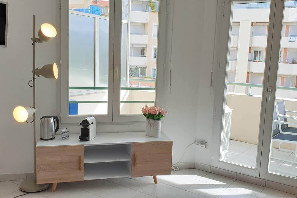 Foto 13 von 22: Elegantes, 30 m² großes Studio mit Aufzug und Terrasse, 30 m vom Meer entfernt, 7p AC / WLAN