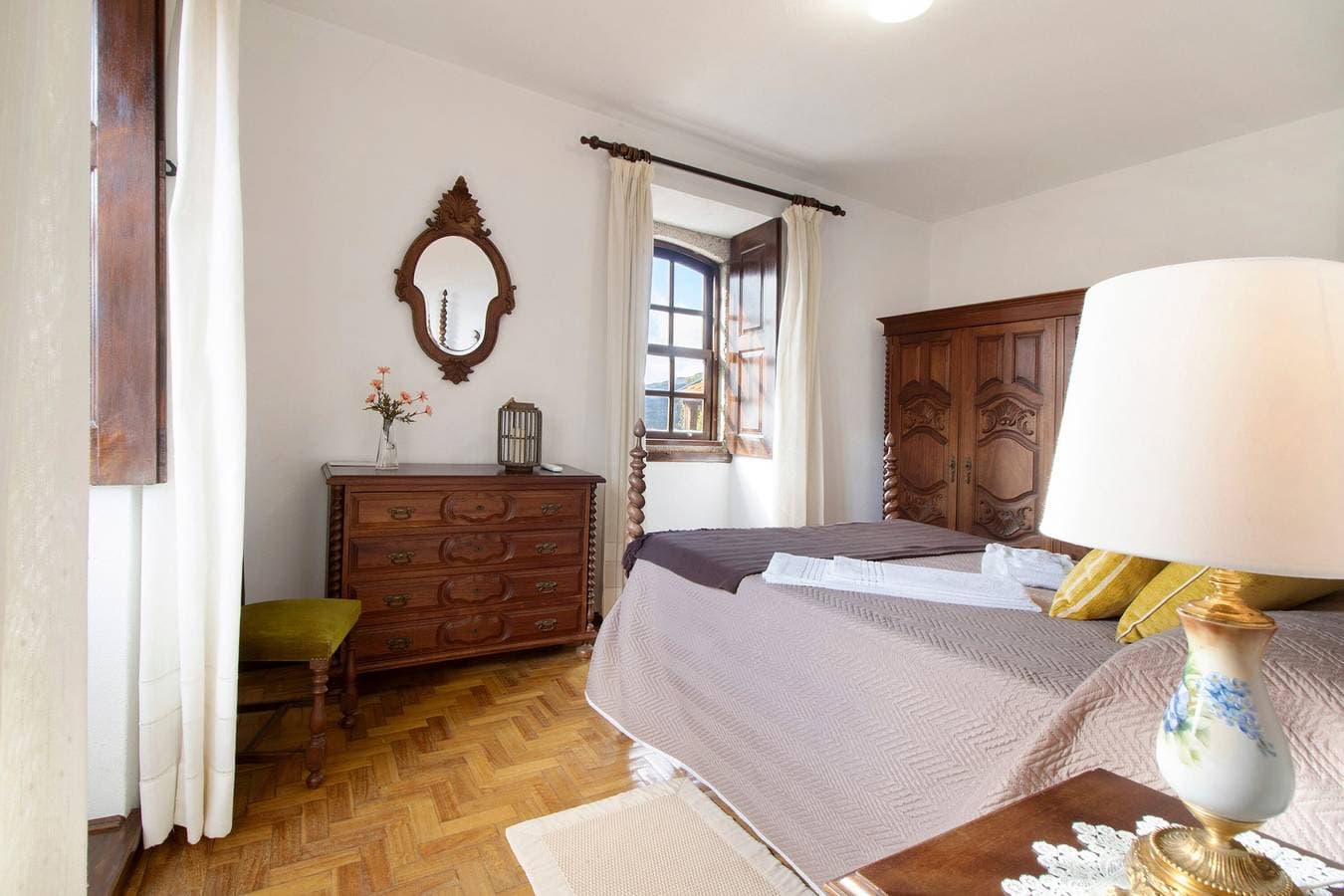 Foto 10 von 40: Zimmer 'Quarto 2 - Casa Do Adro' mit Bergblick, Wi-Fi und Klimaanlage