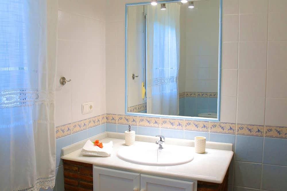 Foto 8 von 30: Private villa, surrounded by orange trees, with swimming pool, 10 minutes from the center.