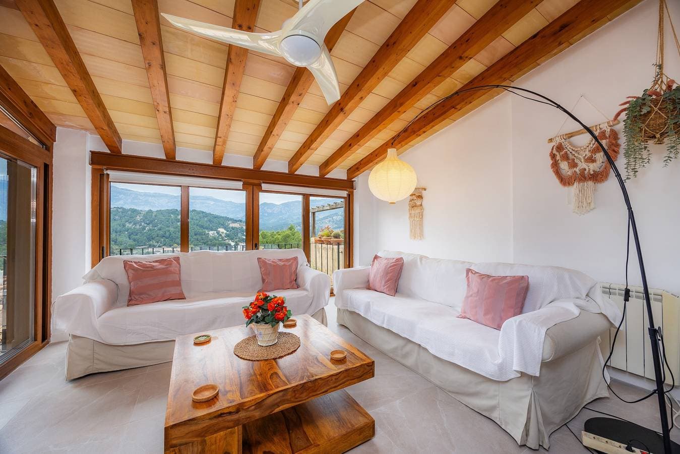 Foto 6 von 33: Ferienwohnung 'Carla' mit Bergblick, Wi-Fi und Klimaanlage