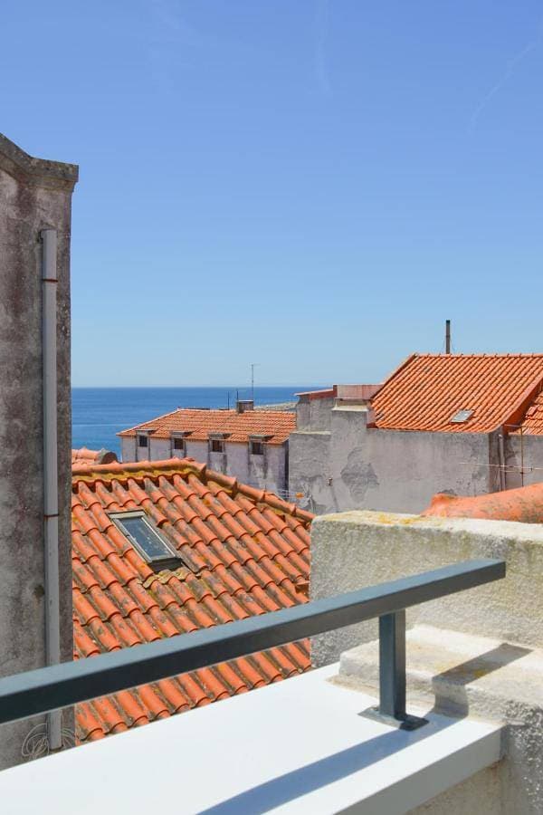 Casa Luminosa - 160m to the beach, located in the Historical Center of Sesimbra 1