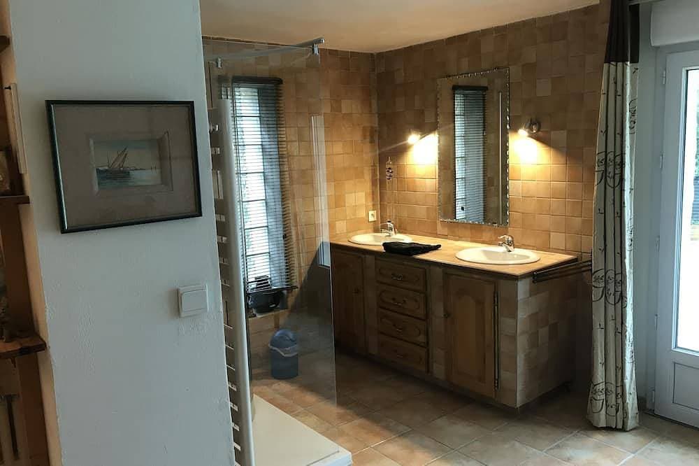 Foto 5 von 24: Haus mit großer Terrasse und privatem Pool zwischen Meer und Bergen