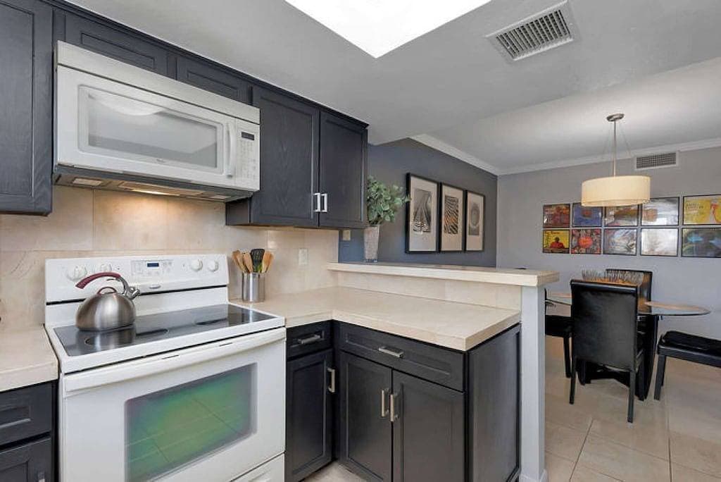 Foto 2 von 40: Diese 60 m² große Unterkunft mit 1 Schlafzimmer und 1 Bad befindet sich in Palm Springs.
