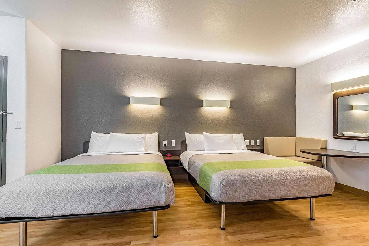 Foto 9 von 12: Deluxe Queen Room with Two Queen Beds - Non-Smoking