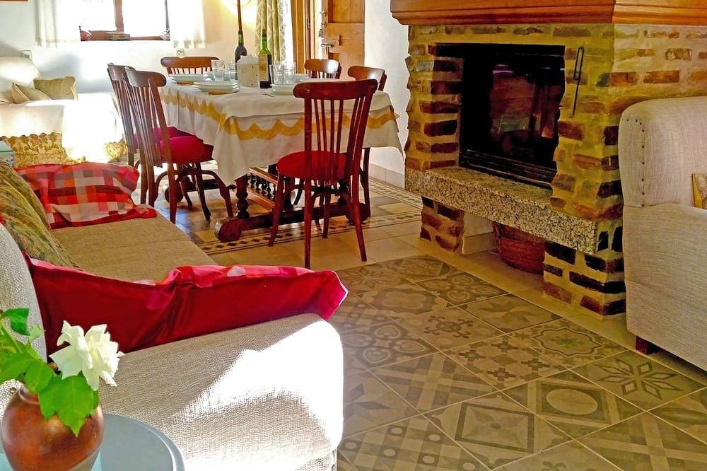 Foto 8 von 30: Classic Andalusian Villa, Surrounded By Orange Trees, Fountains. Private Pool.