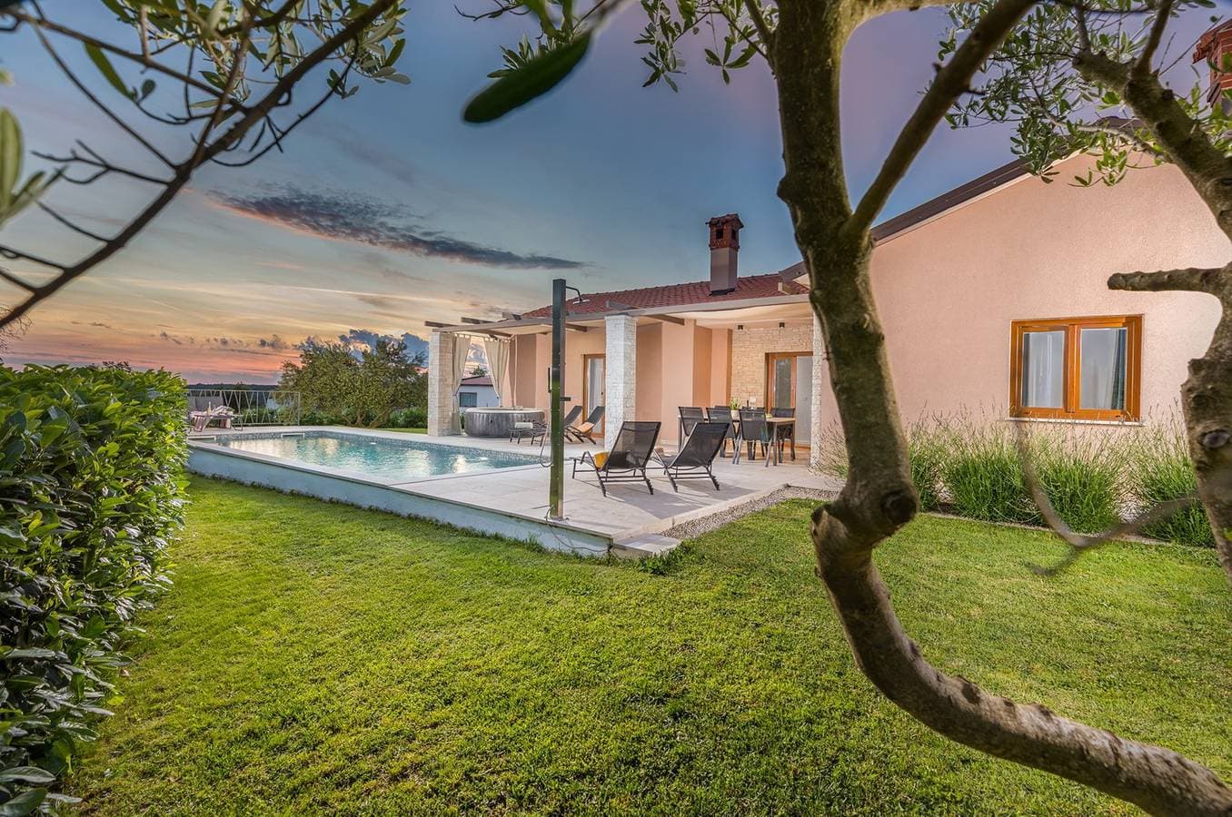 Villa Draga – Charmante Villa mit 2 Schlafzimmern, privatem Pool und Whirlpool 1