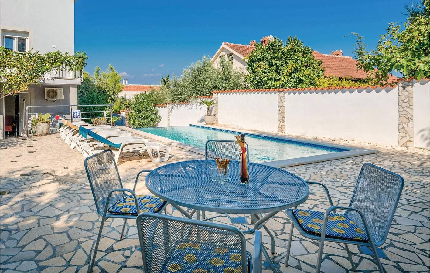 Foto 9 von 28: Gemütliche Ferienwohnung mit Pool, Terrasse und WLAN – nur 1 km vom Strand entfernt!