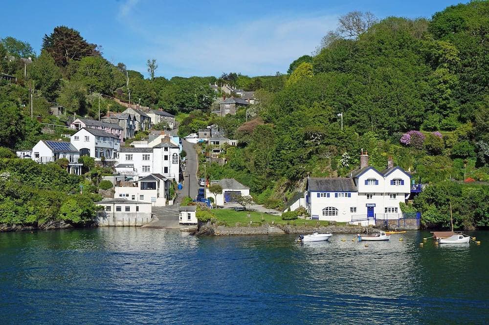 Ferienhaus am Wasser mit fantastischer Aussicht 1