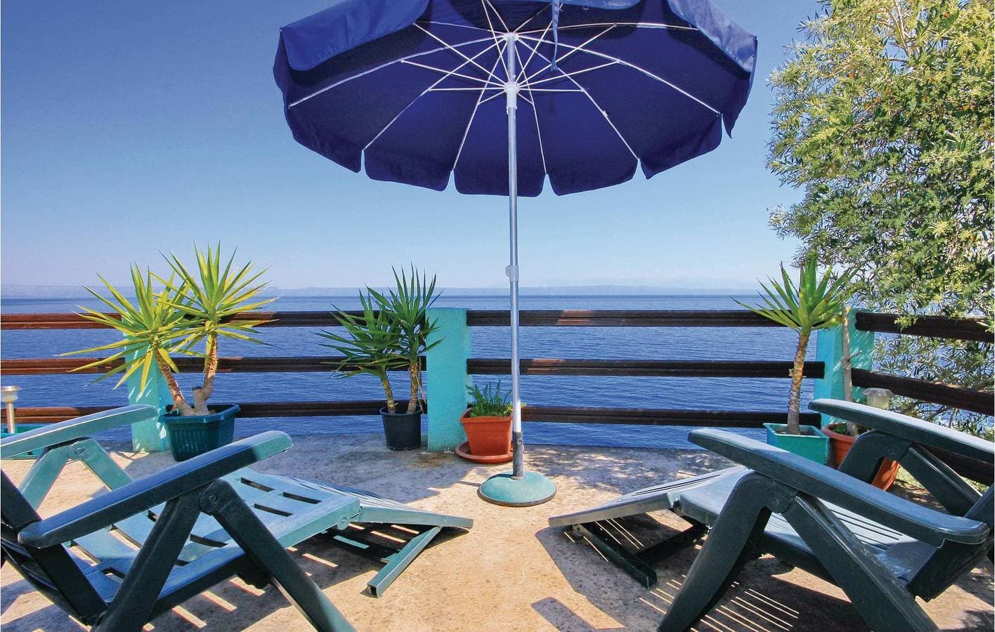 Foto 2 von 26: Gemütliche Wohnung am Wasser mit Terrasse, Parkplatz und in Küstennähe
