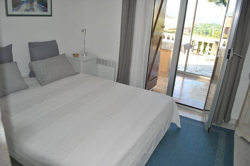 Foto 2 von 30: Traumblick Terrasse, Pools, Tennis, Parkpl, AirCon, 2 Wc, Top-WLAN (workation)
