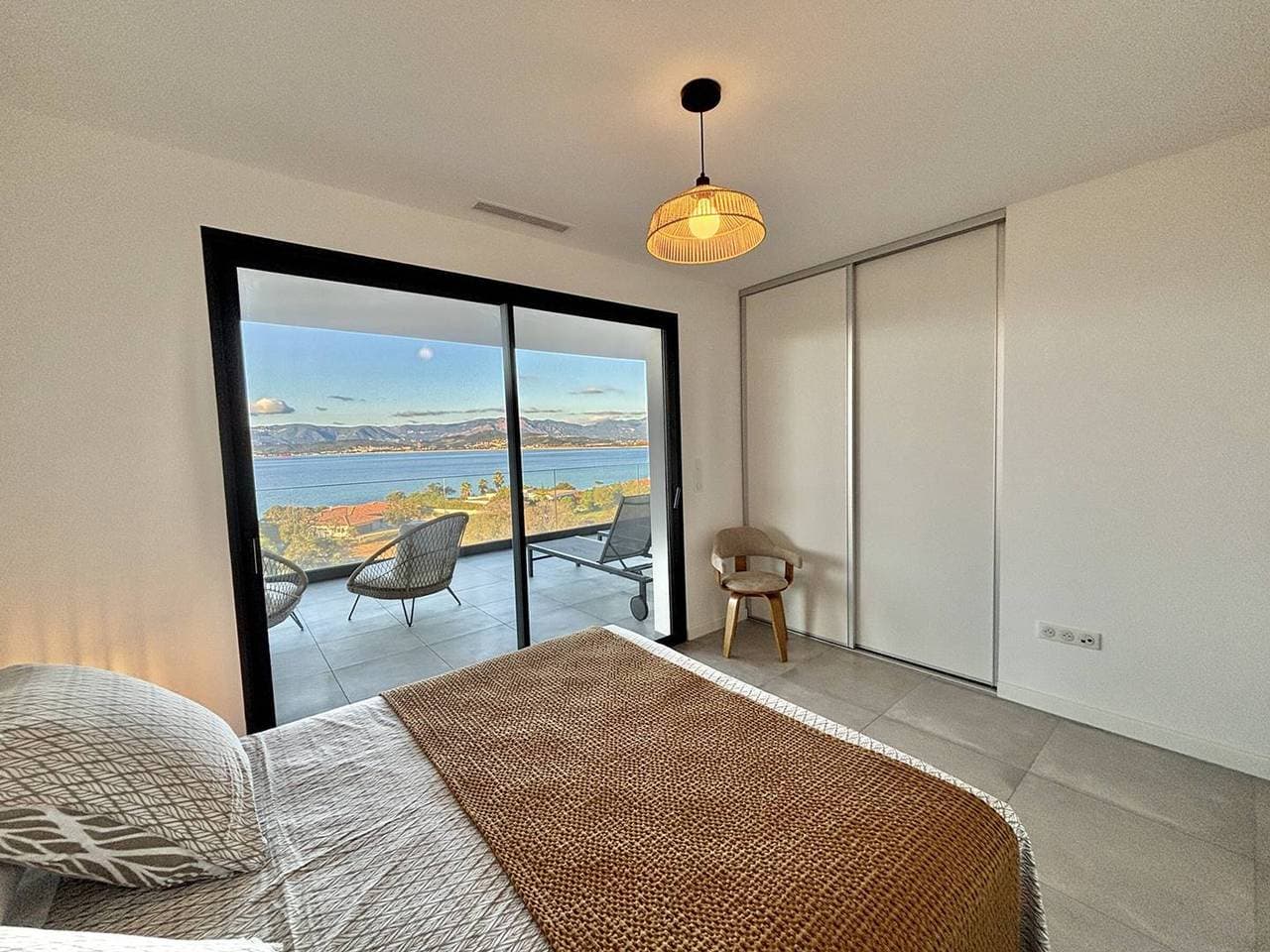 Foto 13 von 28: Porticcio: 3-Zimmer Wohnung mit Meerblick, Parkplatz, 4 Pers.