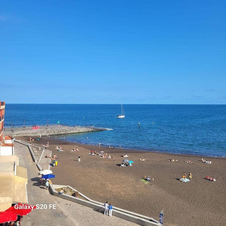 BEACHFRONT APARTMENT - Front Row, Sea View, Penthouse Feeling, Fast WiFi, Smart-TV 1