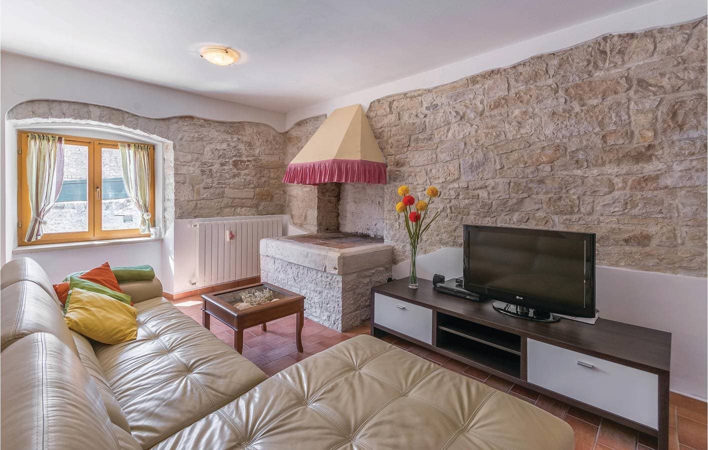 Foto 4 von 37: Gemütliche Ferienwohnung mit Pool, Terrasse und Parkplatz in der Nähe des Stadtzentrums von Butkovići