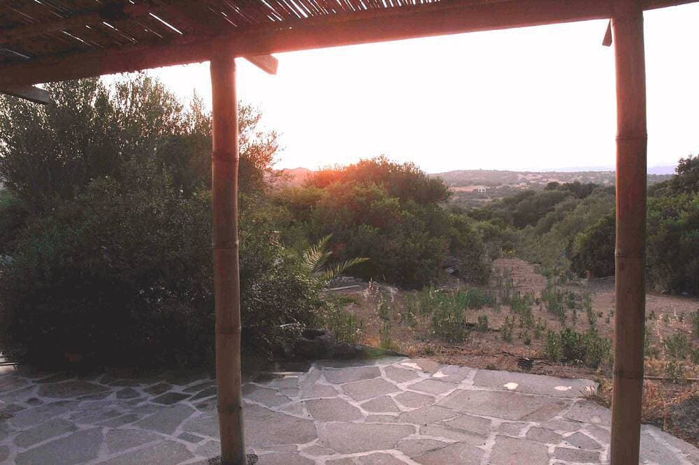 Foto 9 von 22: Ganz besonderes Ferienhaus in einer ländlichen Landschaft, umgeben von alten Felsen