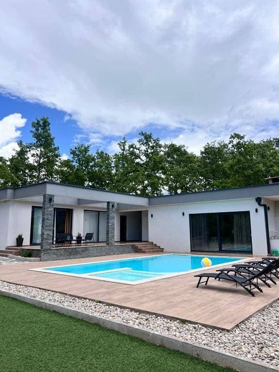 Foto 5 von 37: Luxury Villa Grey