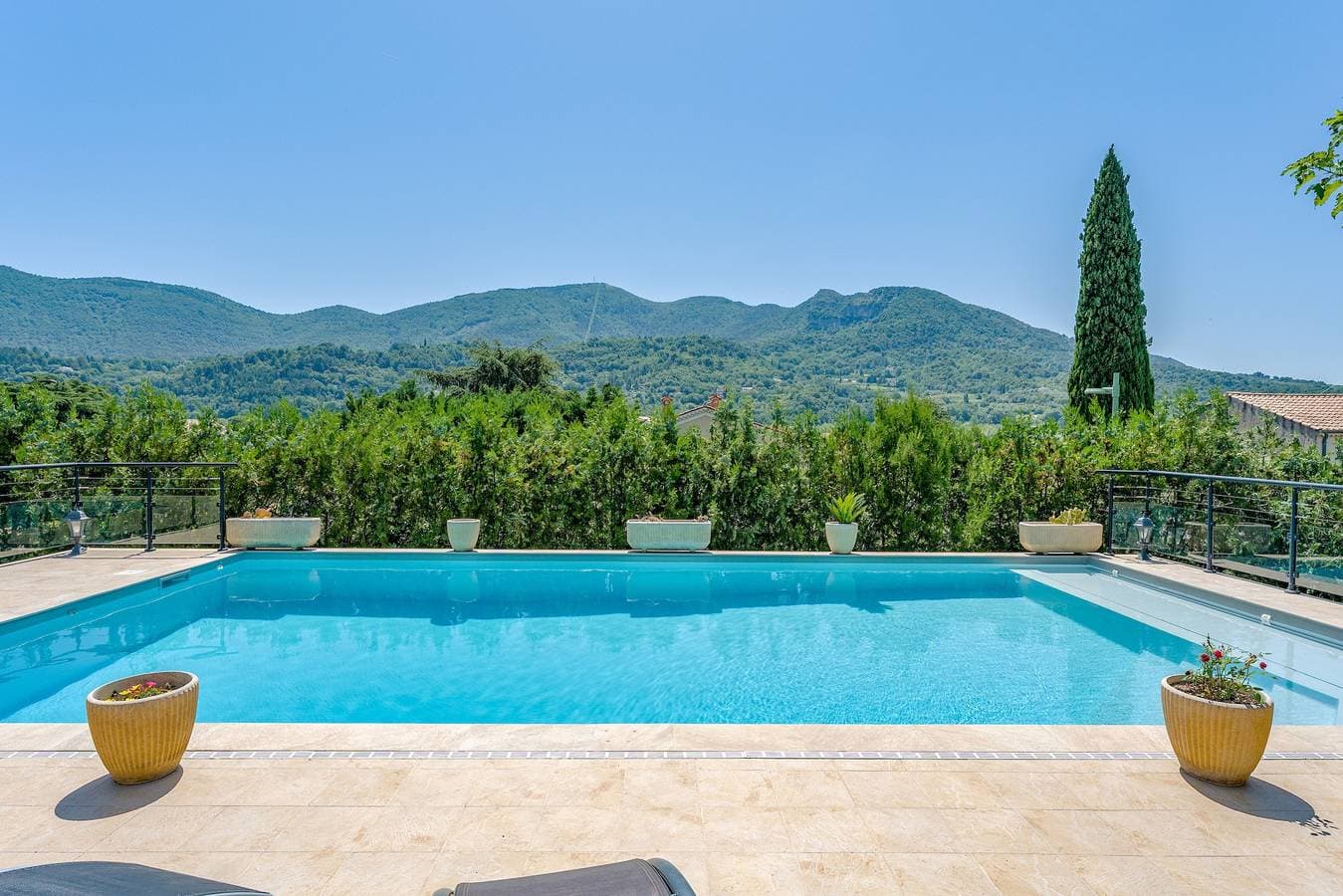 Foto 2 von 27: Ferienhaus „La Villa D'antan – Pool“ mit Bergblick, WLAN und Klimaanlage