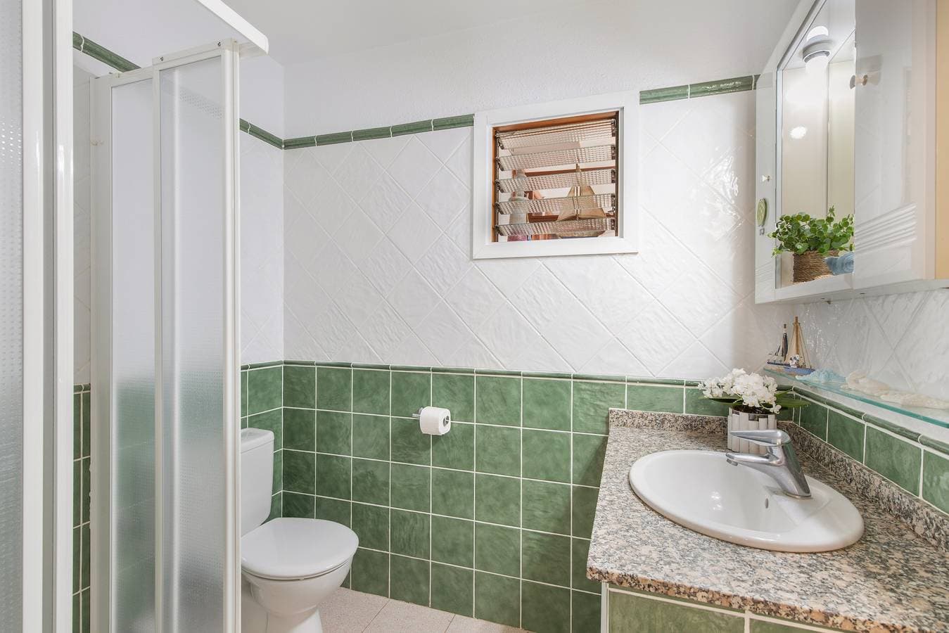 Foto 11 von 29: Ferienwohnung 'Orion Beach' mit Meerblick, privater Terrasse und Wi-Fi