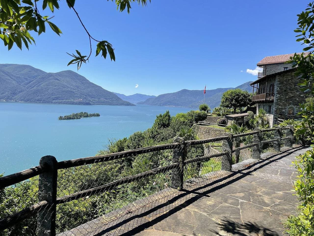 Foto 3 von 35: Ferienhaus an traumhafter Aussichtslage, absolut ruhig und abseits vom Strassenlärm