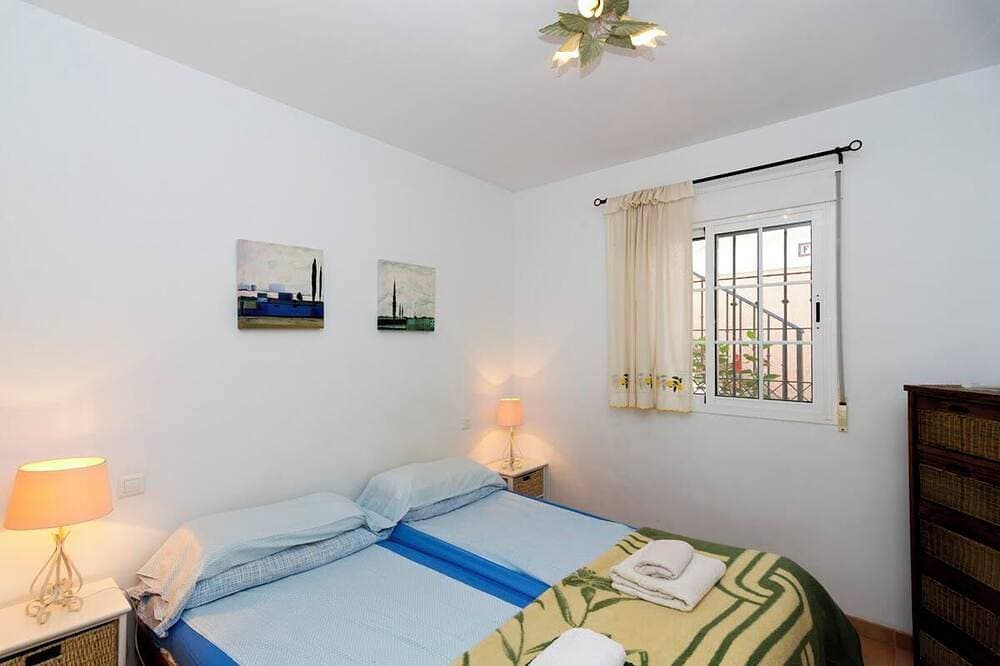 Foto 2 von 12: Penthouse 3 bedroom apartment, with shared pool, walking distance from the Sea.