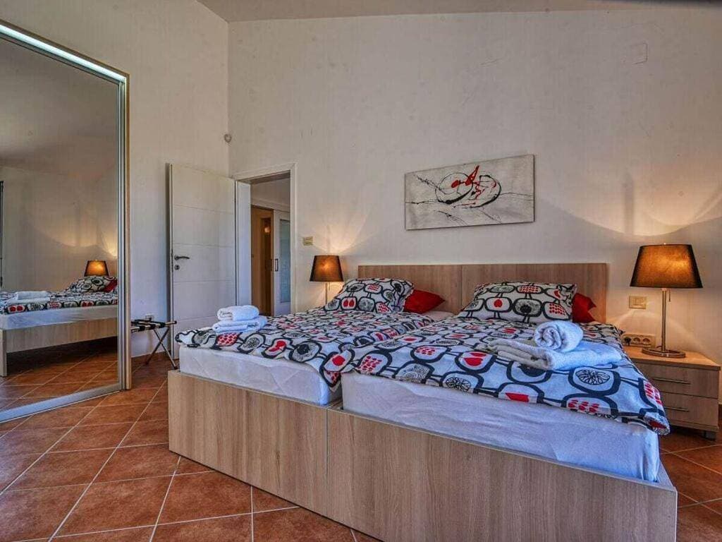 Foto 11 von 37: Three-Bedroom Villa