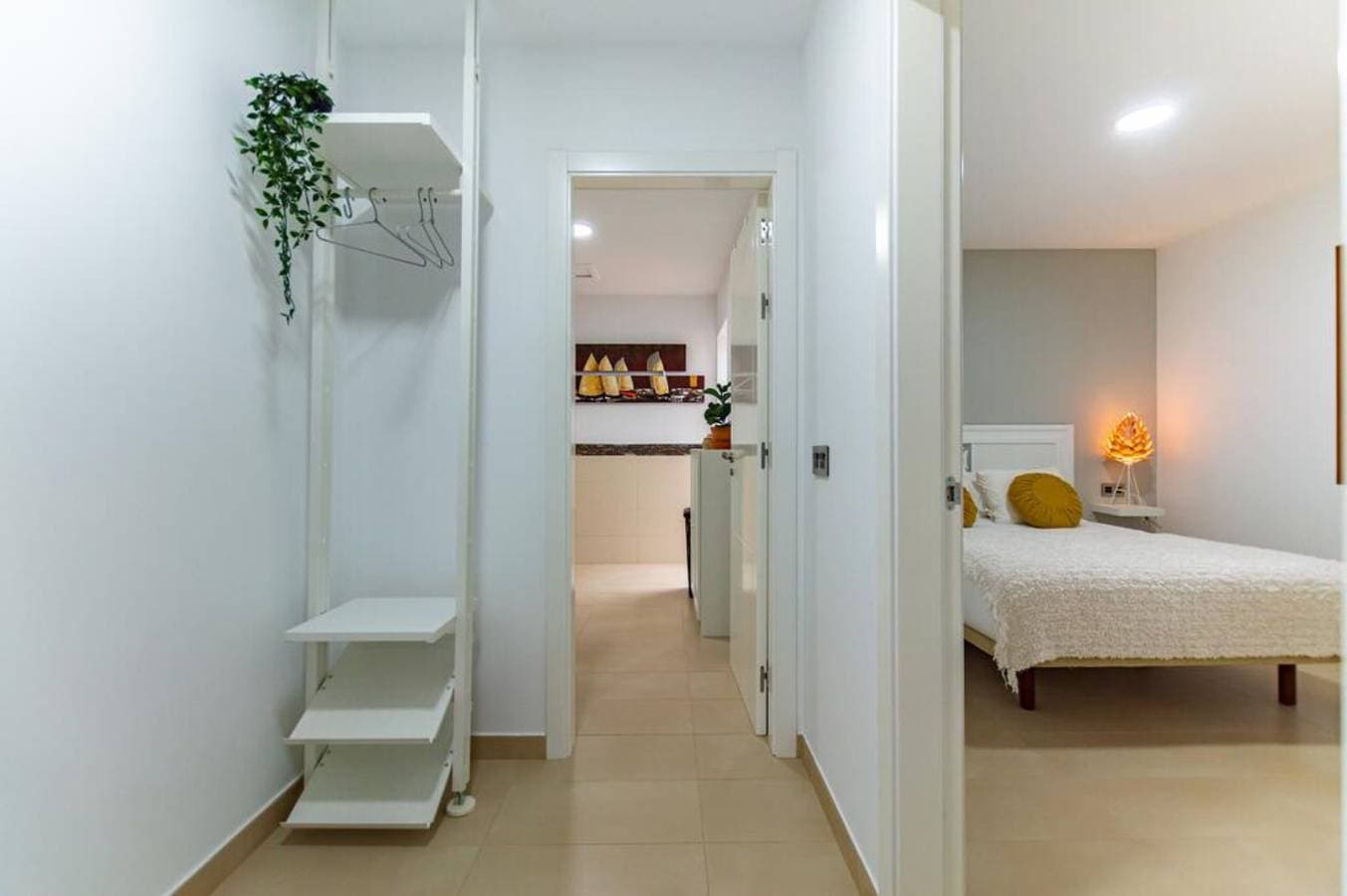 Foto 10 von 27: Ferienwohnung "Eclipse" mit Bergblick, Whirlpool, WLAN, Klimaanlage und Terrasse