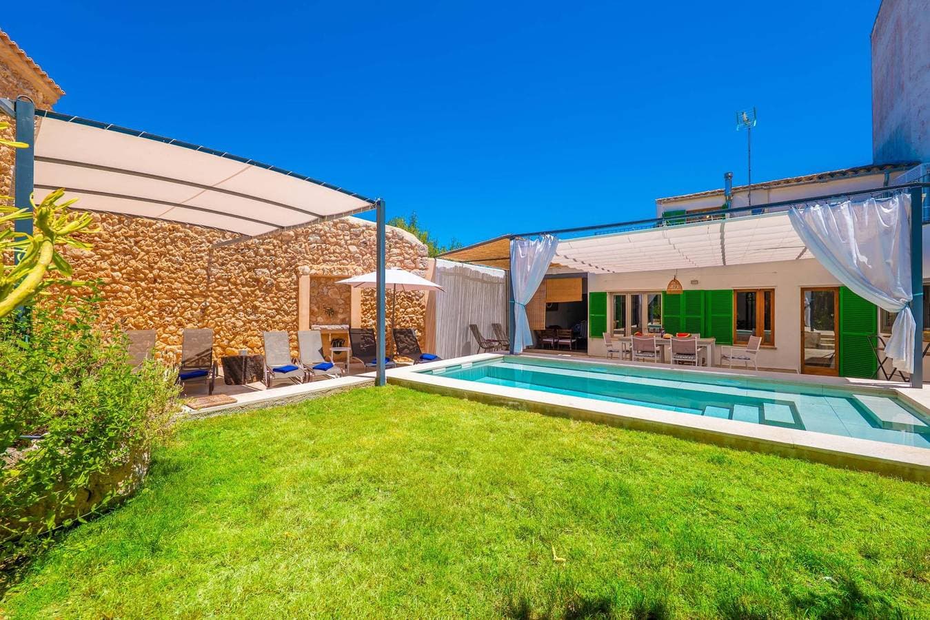 Foto 4 von 63: Sa Teulera De Pina - Modernes Stadthaus mit schönem Pool im Mallorcas Landesinnere. Wifi gibt es gratis.
